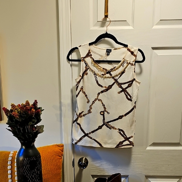 Chic Chain Print Sleeveless Top - Picture 1 of 10
